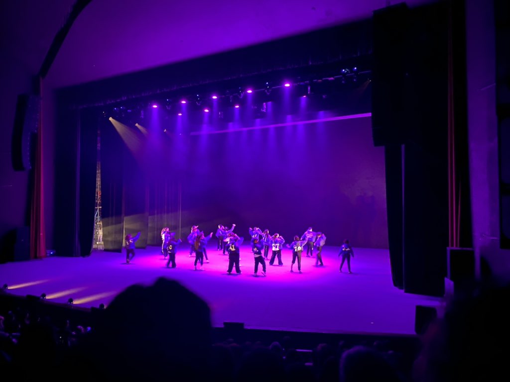 VeronicaRiosM's tweet photo. #festivaldebaile @PrepaTecMty #purpleswan https://t.co/JlDwp618ll