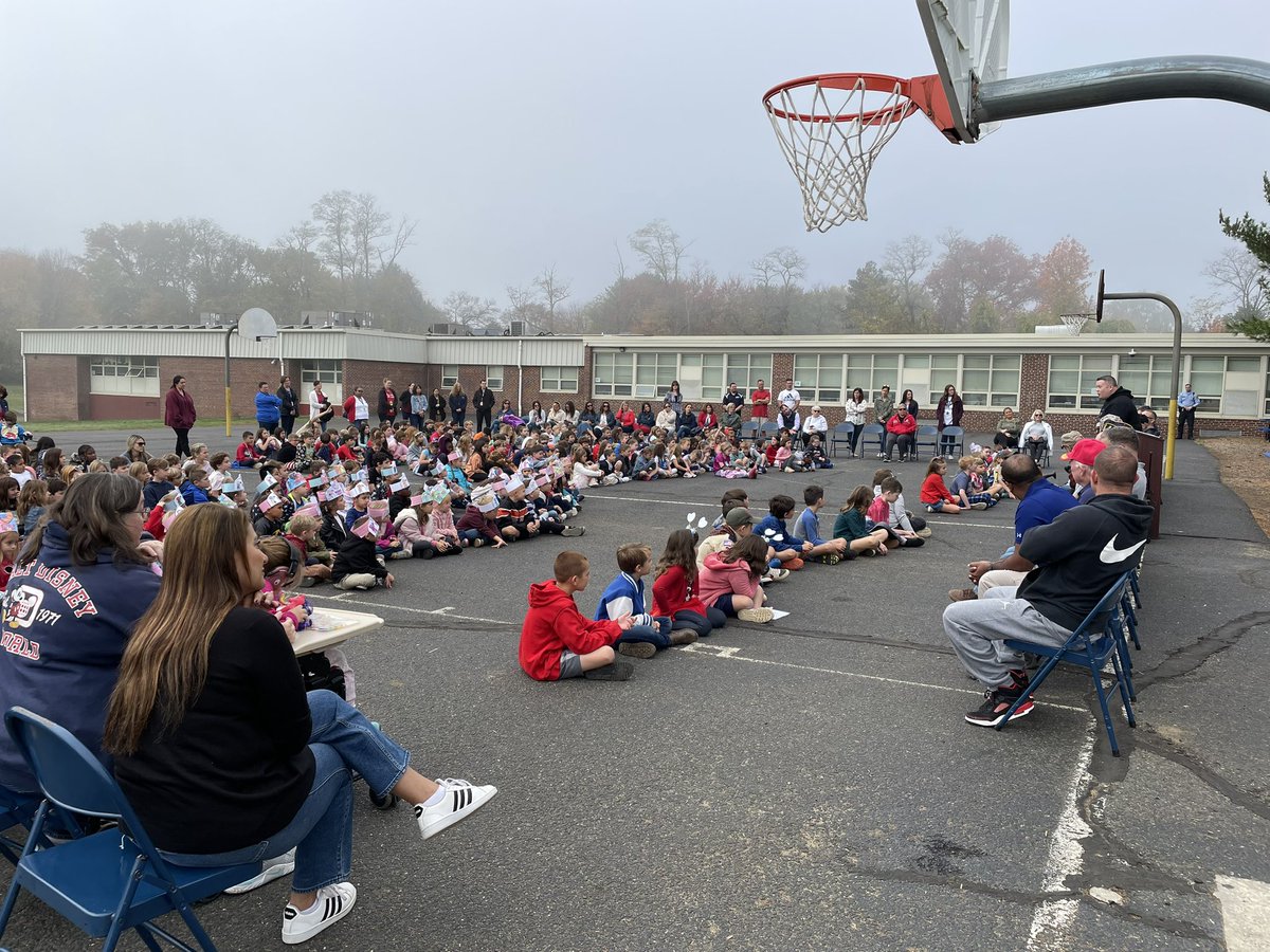 “Land of the free, because of the brave!” <a href="/BayviewESchool/">Bayview Elementary</a> students loved taking part in this year’s Veterans Day Assembly! We are so thankful for the heroes who keep our country safe🇺🇸❤️🤍💙🇺🇸