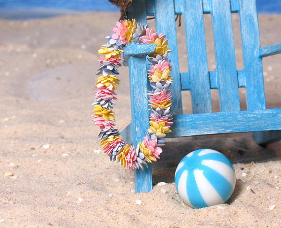 DinkyWorld's tweet image. Miniature Hawaiian Lei - etsy.me/2Nih8hp  dollhouse 1:12