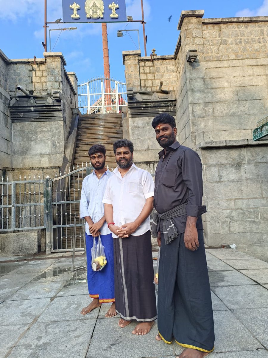 kvdamu's tweet photo. #சாமியே_சரணம் #ஐயப்பா
#சற்று_முன் 
மயிலை ராஜா அண்ணாமலைபுரத்தில்   #ஐய்யப்பன்கோயிலலில் 
#மாலை_அனிவித்த #ஐயன்_ஐயப்பனை தரிசனம் செய்து 
மனம் மகிழ்ந்த தருணம்
#சாமியே_சரணம் #ஐயப்பா https://t.co/dmV1kN2lt1