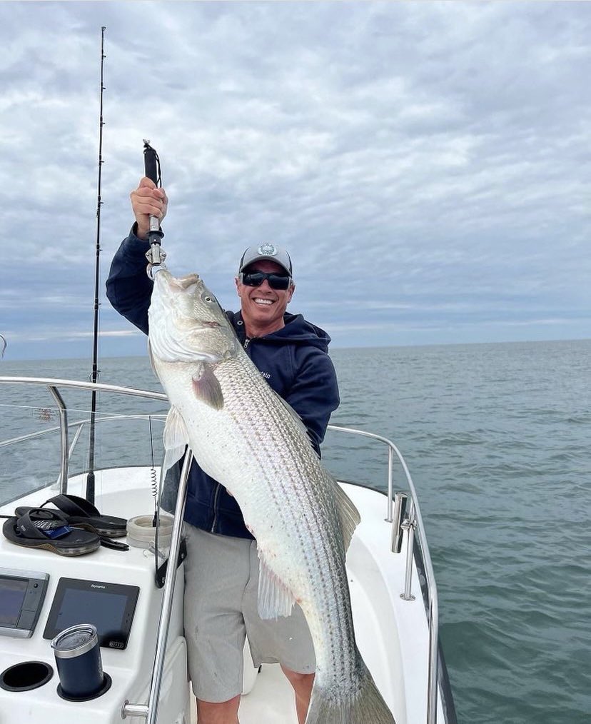 CuomosCurls's tweet image. I laughed at that too!!! “I can’t fish”…Suuuuure Chris… 😅 Meanwhile on his IG 🎣🐟🐠 #HighHook #nbd 💁‍♀️