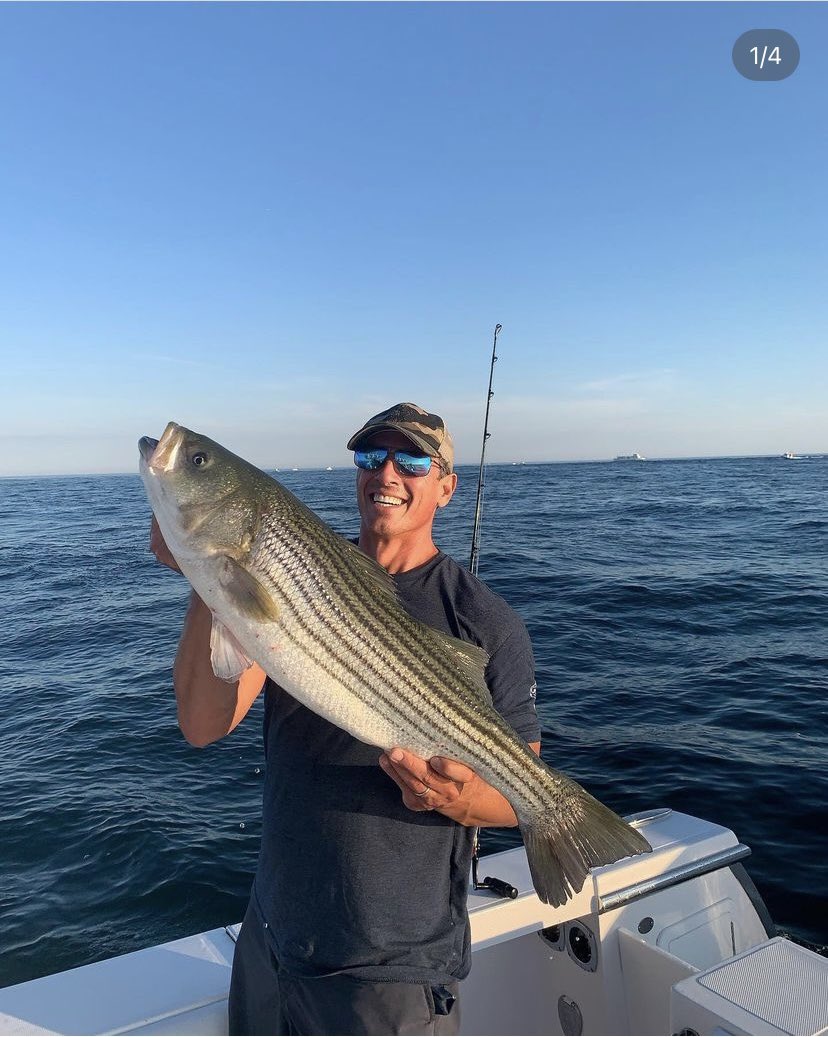 CuomosCurls's tweet image. I laughed at that too!!! “I can’t fish”…Suuuuure Chris… 😅 Meanwhile on his IG 🎣🐟🐠 #HighHook #nbd 💁‍♀️