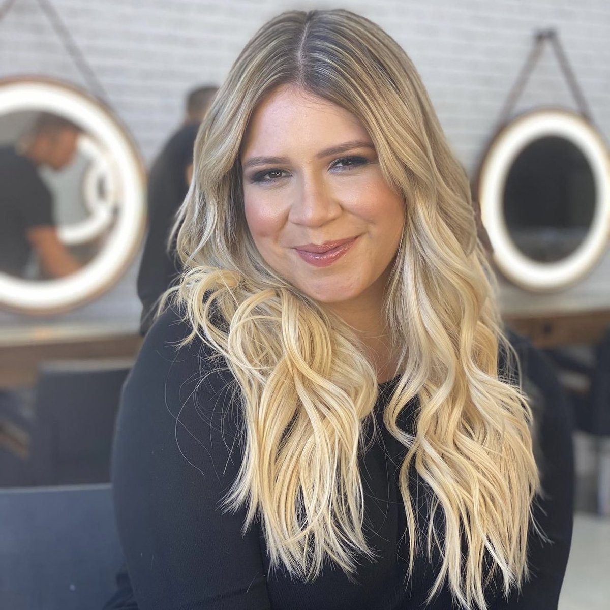 choquei's tweet photo. 🚨BRASIL: Há 1 ano morria a cantora sertaneja Marília Mendonça aos 26 anos.

Rainha da sofrência, Marília revolucionou o sertanejo com mais de 20 prêmios e bilhões de visualizações com suas composições. https://t.co/APSmdJDZWI