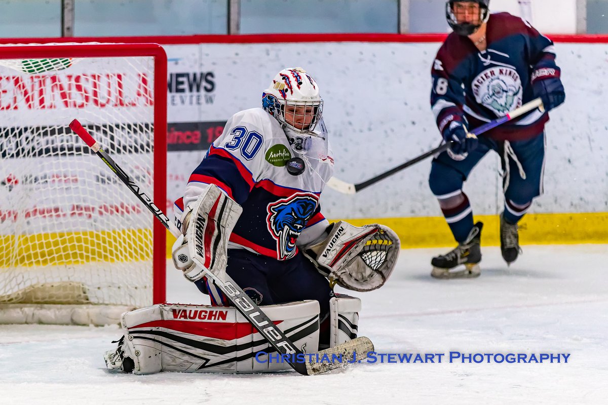 ppanthersvijhl's tweet photo. We are through one period of play and after a fast-paced period, the @ppanthersvijhl and @CVGKhockey are knotted up at 1-1 in their @vijhlofficial game at @Panorama_Rec #YYJ #YYJHockey #YYJSports #JuniorBHockey #VIJHL #PanthersStrong https://t.co/eo9NMC9Sfv