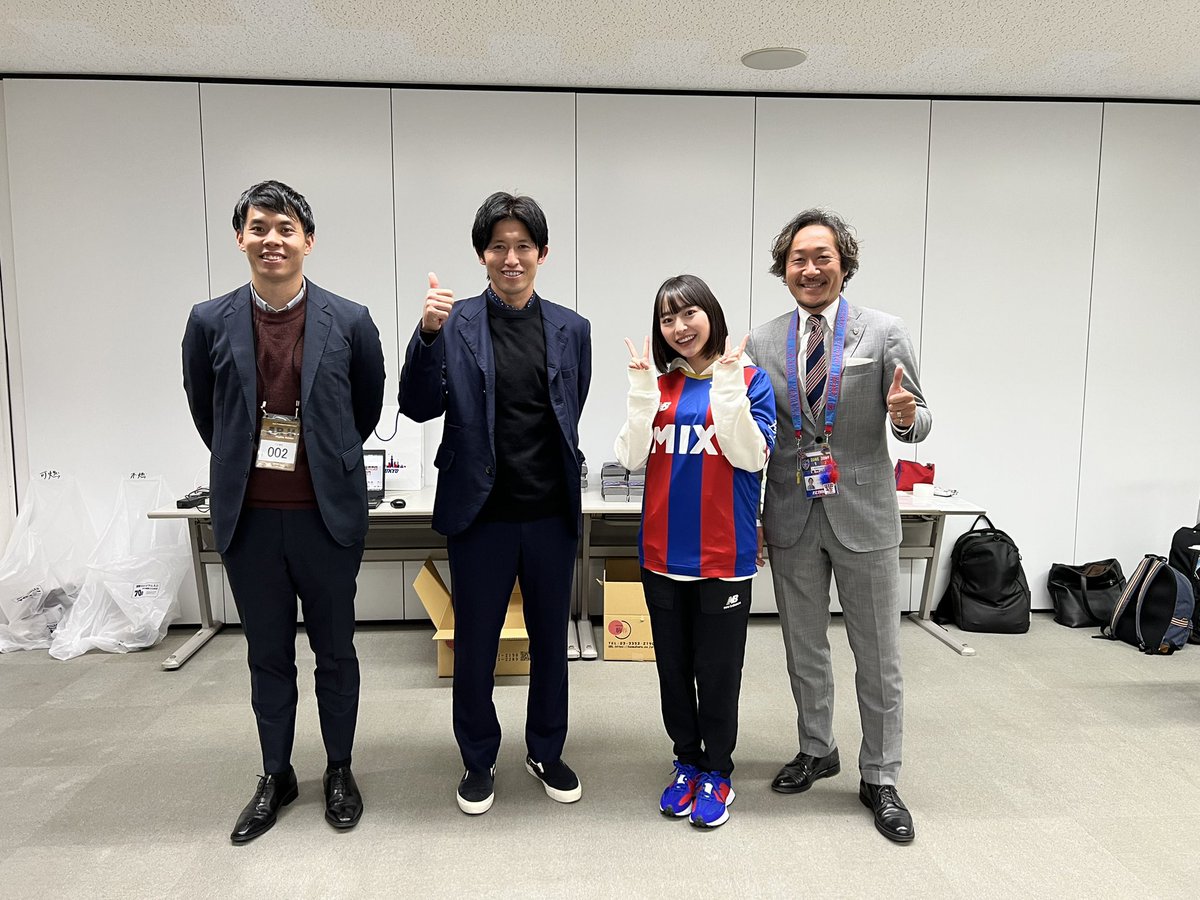 fctokyo_connect's tweet photo. 14時からMX中継！
味スタステージではトークショーなうです🎤

#高崎かなみ
#fctokyoconnect
＃石川直宏 https://t.co/gDsO2Du7rr