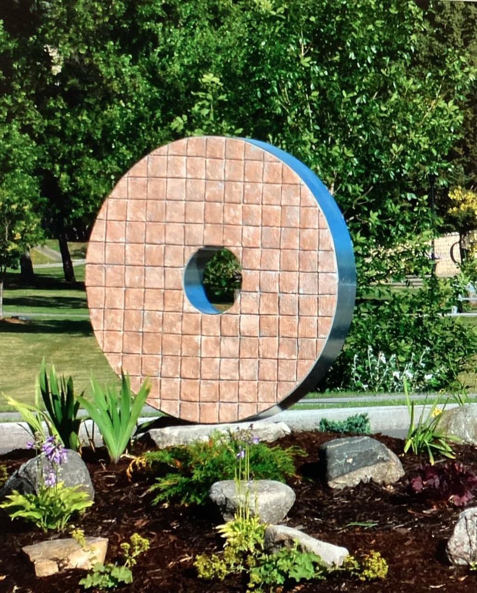 UNDPoliceDept's tweet photo. This artwork was stolen on campus. If you have any information, please let us know! The @NDMOA is offering a $1,000 reward! https://t.co/VAdFxeqRIk