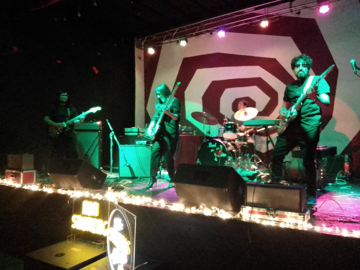 Empezamos la noche en el #Meraki en el show de los <a href="/LOSFRENETICOS1/">LOSFRENETICOS</a>, con el grupo The String Aflame que está presentando “Pyre” su nuevo material con un gran sonido de música Surf #coberturainvencible
📸:<a href="/UlisesGarciaS2/">Ulises Garcia MALC</a> 🏄‍♂️ 

#invencibleradio 🌐invencible.net