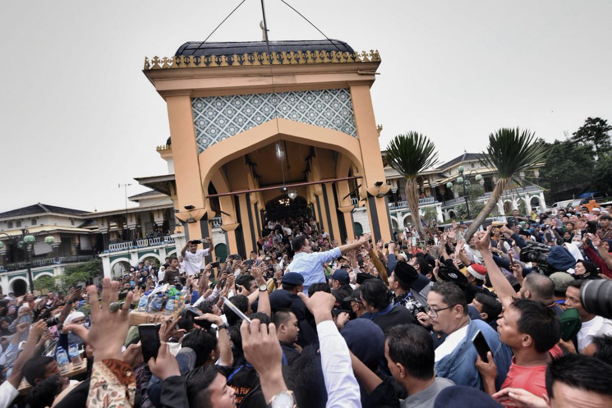 aniesbaswedan's tweet photo. Silaturahmi Akbar Kebangsaan di Istana Maimun, Medan.

Terima kasih atas sambutan hangat masyarakat Medan dan sekitarnya di Sumatera Utara, yang datang untuk bersilaturahmi bersama. https://t.co/K0WLLBdZP0