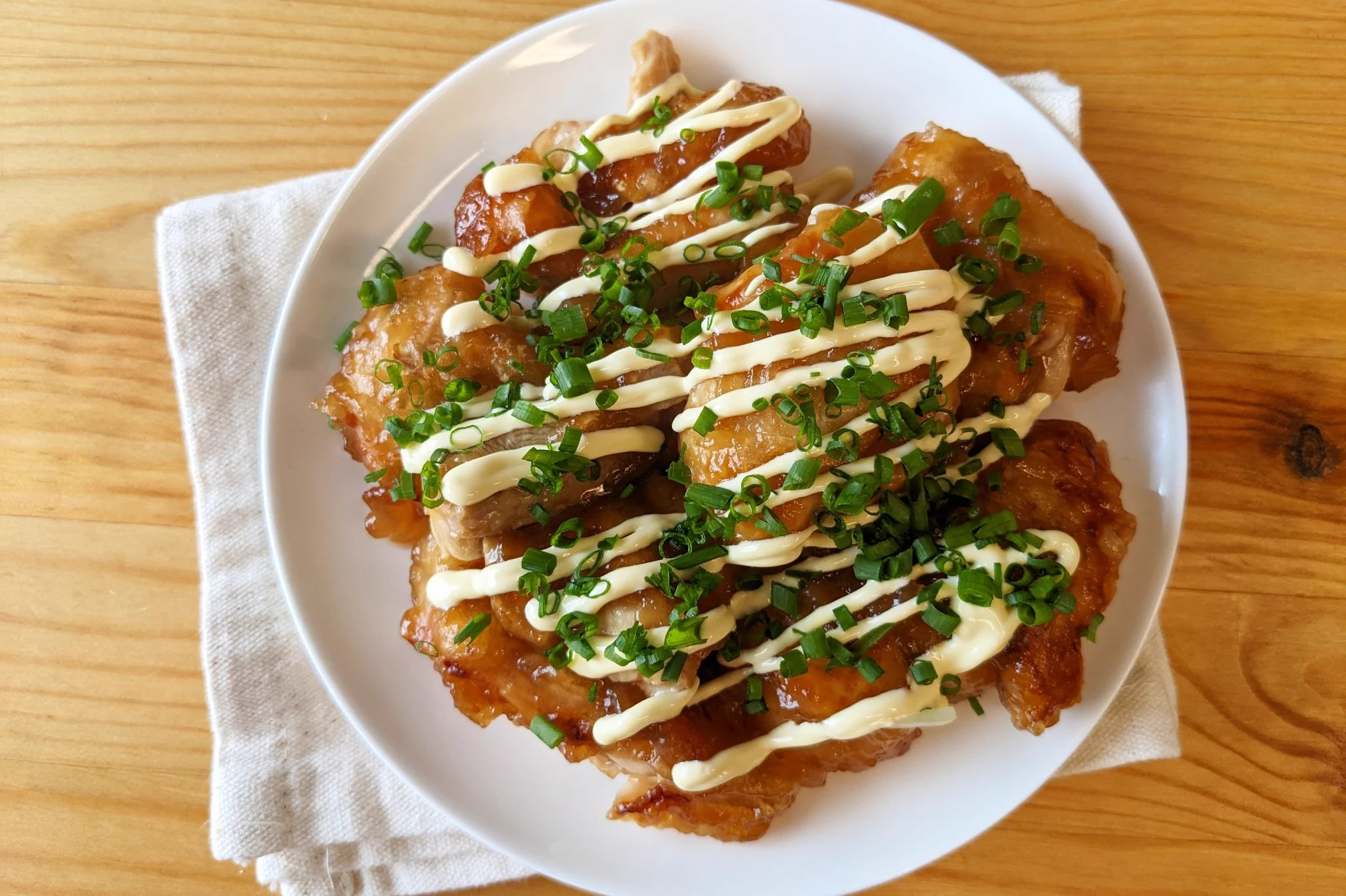 ご飯が進む進む！「鶏もものネギマヨ甘酢炒め」。