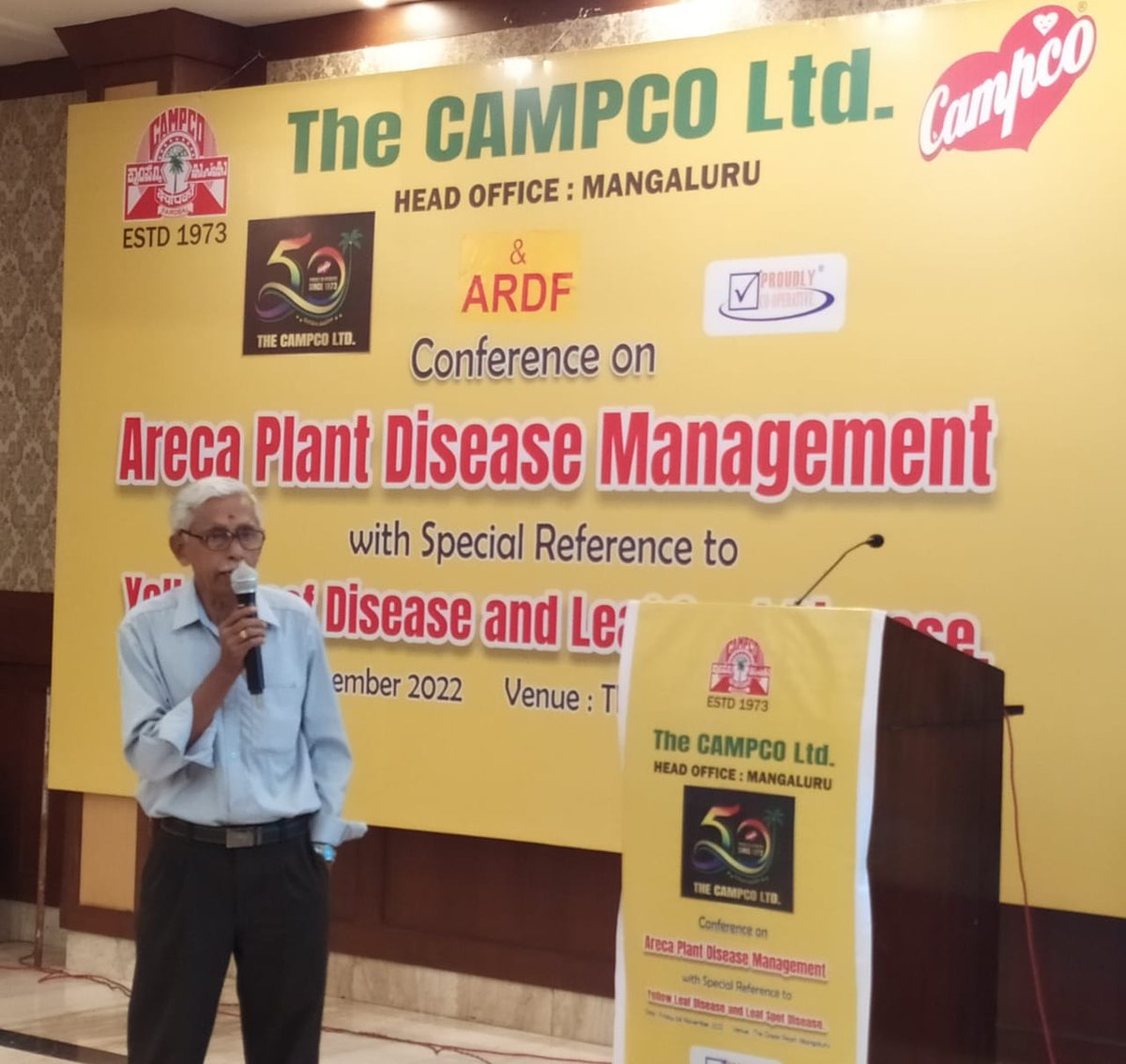 campcochocolate's tweet photo. Conference on #Arecanut  Plant Disease Management with Special Reference to Yellow Leaf Disease and leaf Spot Disease. #Agriculture @ncuicoop @ICAAPAC @IFFCO_PR @icarindia  @ShobhaBJP #Campco  in pc Dr. Keshava Bhat from ARDF https://t.co/Vbhrn7bMYG
