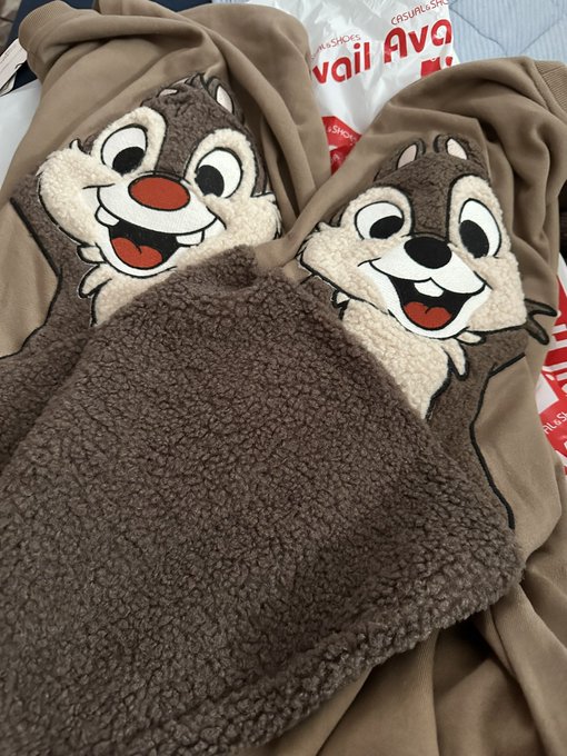 アベイル ディズニー コラボ22冬 手つなぎトレーナーがお揃いコーデに 品番 種類