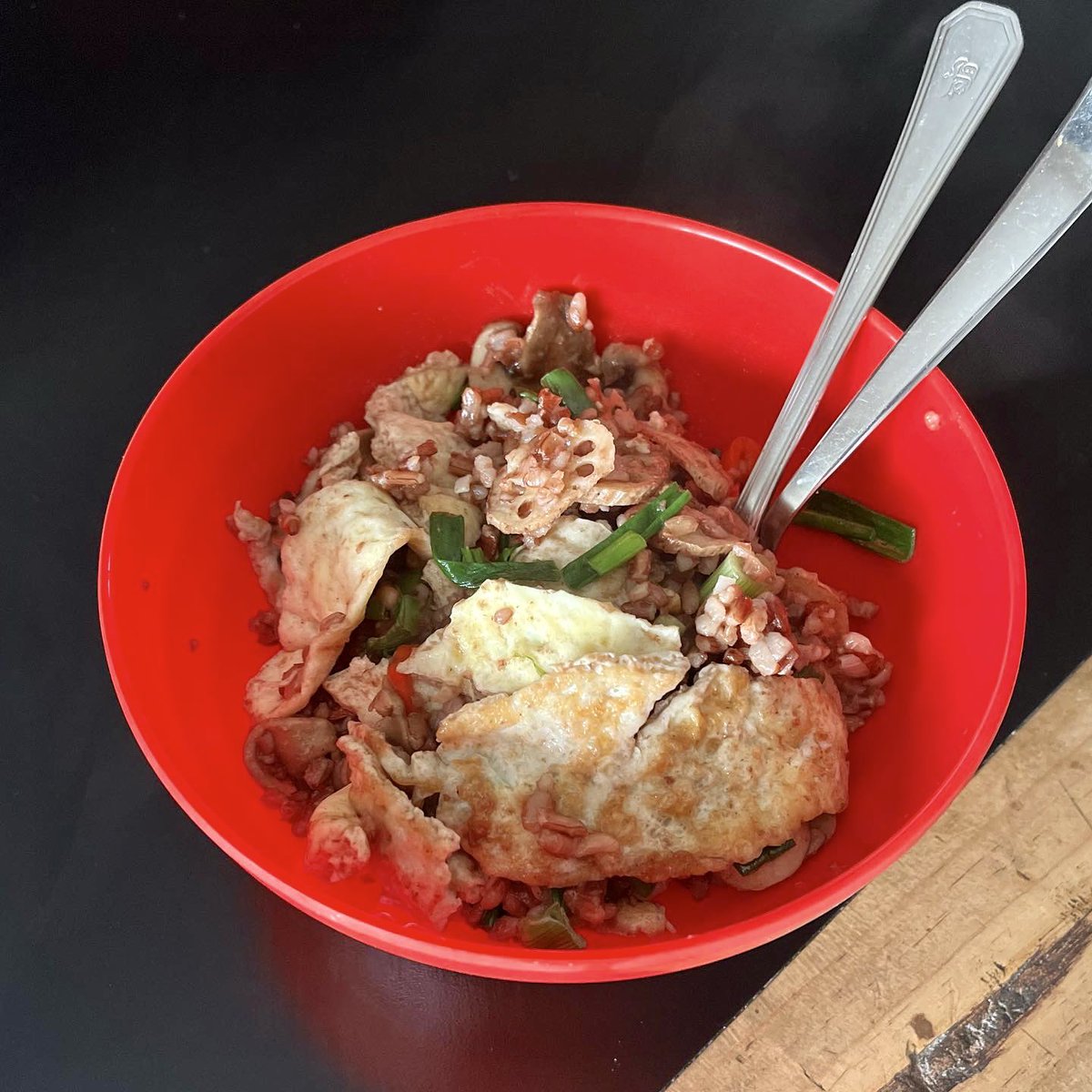 HENRIFANTHOME's tweet photo. #BreakfastPost Fried rice with Himalayan Red Rice, Mushroom, Lotus Stem, Spring onions and a plain Omlette. #whatsonyourplate ? https://t.co/bBDSbNDZJa