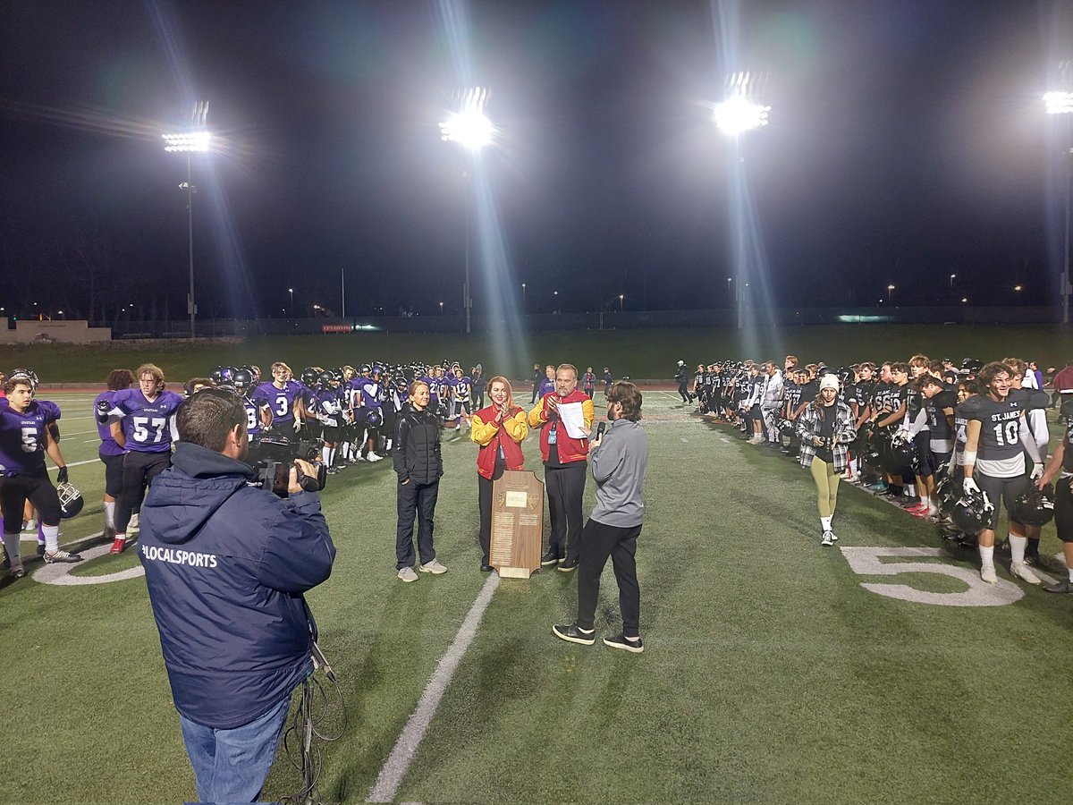 Thx to <a href="/McDonaldsCanada/">McDonald's 🇨🇦</a> Of Guelph for sponsoring this year's #frydaynightlights D10 football hosted by <a href="/guelph_gryphons/">Guelph Gryphons</a> <a href="/GryphonFB/">GryphonFootball</a> . Congrats to the 22 Champions Centennial Spartans! #communitysports