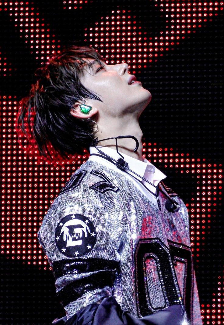 Here to remind you that this photo of Sunoo exists
