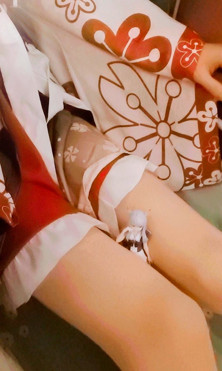 LeafMap1e's tweet photo. Today I am a giantess fox girl~ (///ˊㅿˋ///)
Do you want to be crushed to die between my soft thighs? (⋈◍＞◡＜◍)。✧♡
#giantess #sizetwitter https://t.co/j3U5qkbNEp