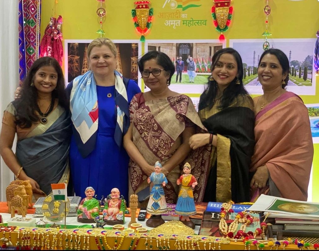 HaswellUN's tweet photo. Thank you @HCIMaldives #IncredibleIndia for your vibrant contribution & wonderful henna designs at #UNDAY2022 in Maldives with UN family & Member States. Beautiful insights into the rich tapestry of India's diverse culture 🙏
@UNMaldives https://t.co/BKV5mlr0G2