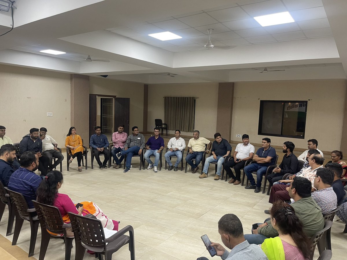 kvc_team's tweet photo. गत दिवस @ProfCong #Chhattisgarh के प्रदेश अध्यक्ष @Kshitij_Dau ने @RaipurAipc  की मीटिंग  । @ShashiTharoor @szarita @AalimJaveri @pratyushh @agrawalvivek3 @INCChhattisgarh https://t.co/2TwtYO2ZfY