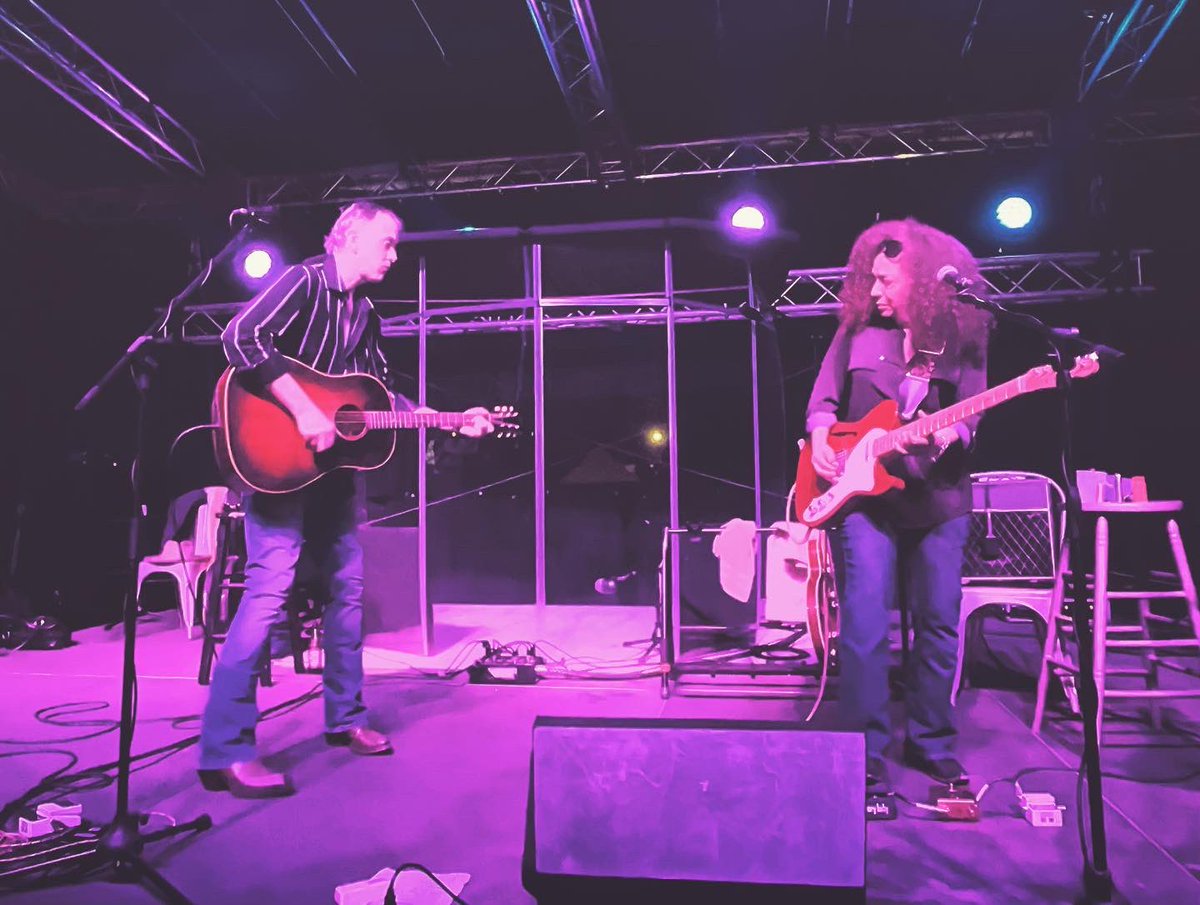 FreewheelinMY's tweet photo. So good to see @PistolAndQueen at The Green at Harrison’s in Oxford again tonight! Don’t you dare miss them when they come to your town!
🎸🎶❤️
#RegalRockAndRoll #DylanTwitterRocks
PS—Happy anniversary! 🥳 https://t.co/mgJVcWb9eP