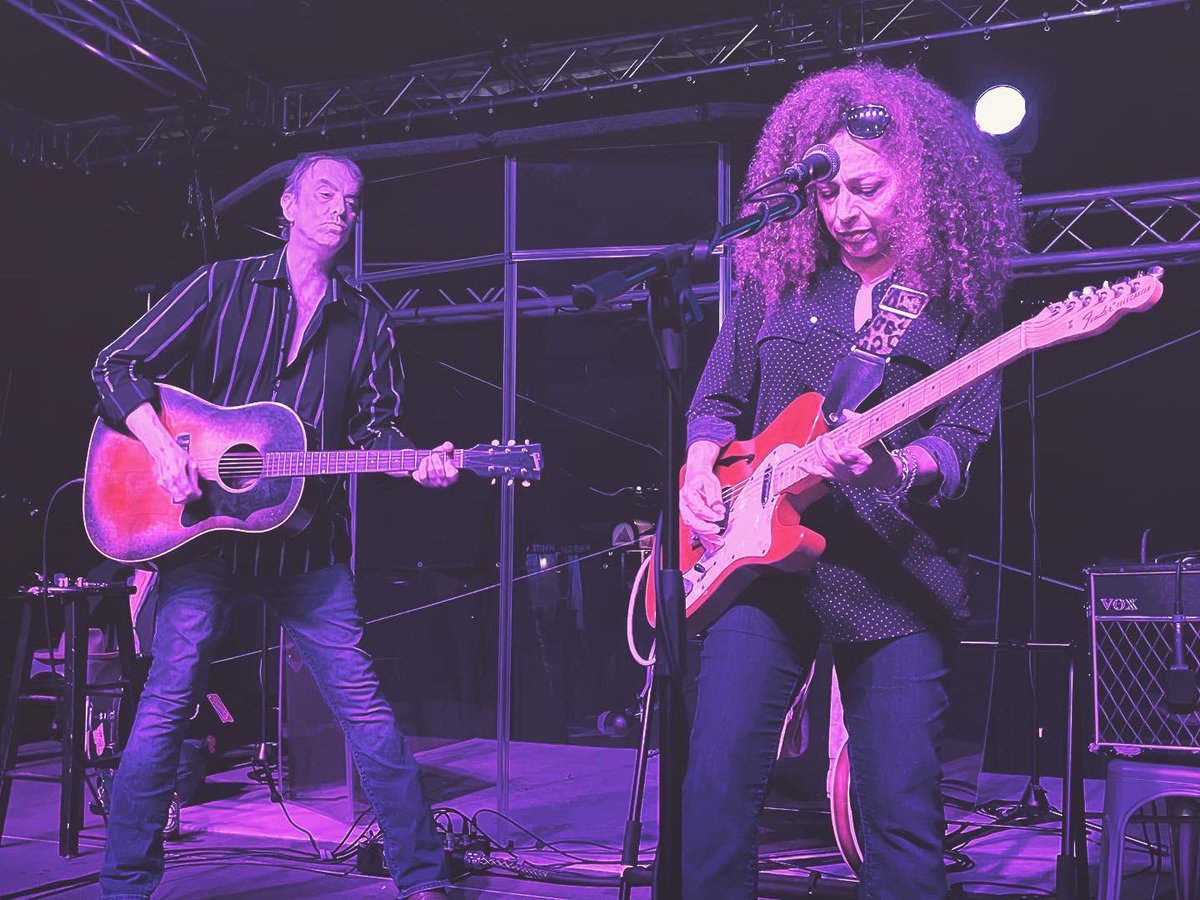 FreewheelinMY's tweet photo. So good to see @PistolAndQueen at The Green at Harrison’s in Oxford again tonight! Don’t you dare miss them when they come to your town!
🎸🎶❤️
#RegalRockAndRoll #DylanTwitterRocks
PS—Happy anniversary! 🥳 https://t.co/mgJVcWb9eP