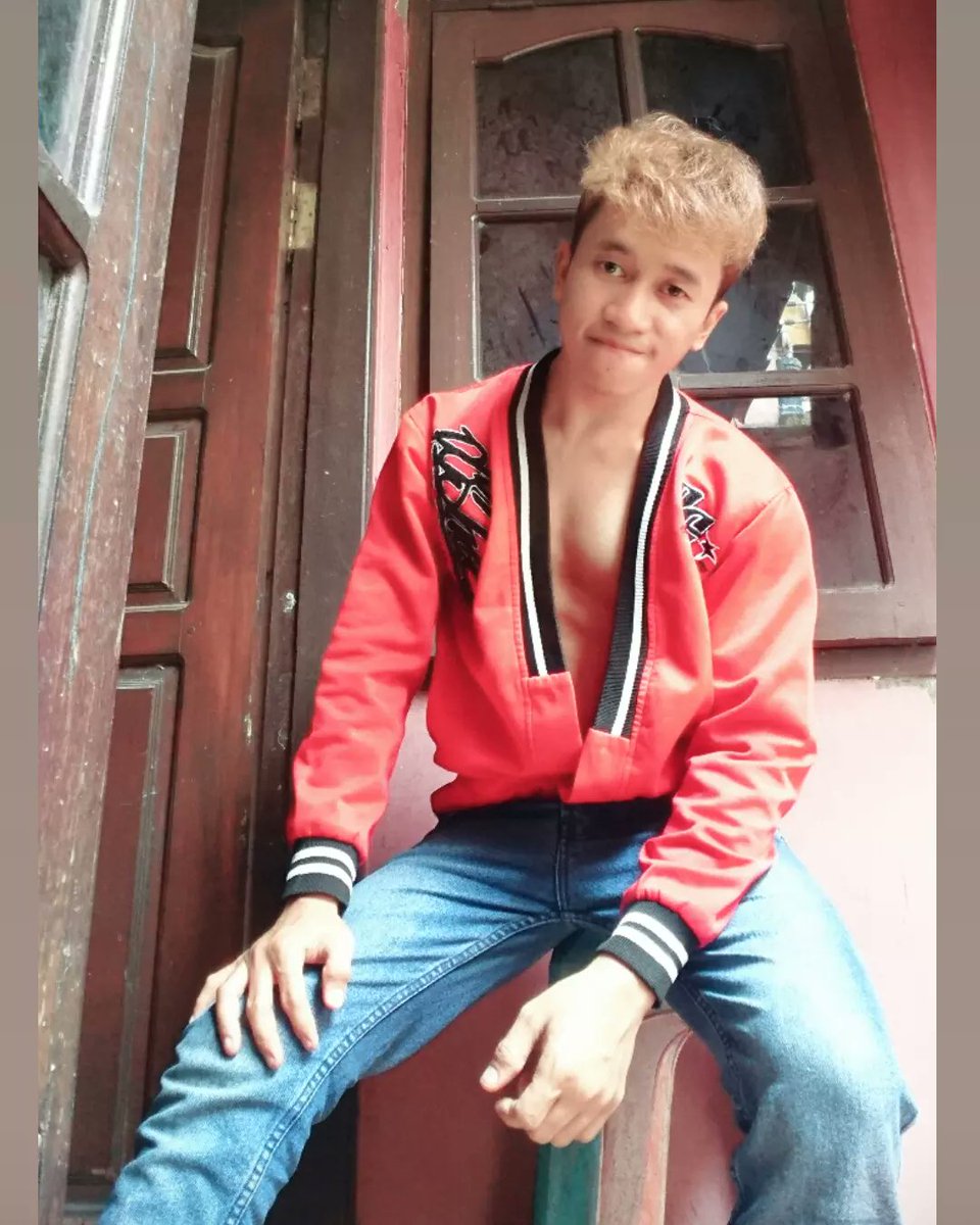 dhooridho93's tweet photo. Filter november
#repostinstagram
#filterinstagram #novembervibes #boywithsweater #foryoupage #outfitinspiration #randompose #samefacialexpression #gantengrandom https://t.co/lQWsOlLYIp