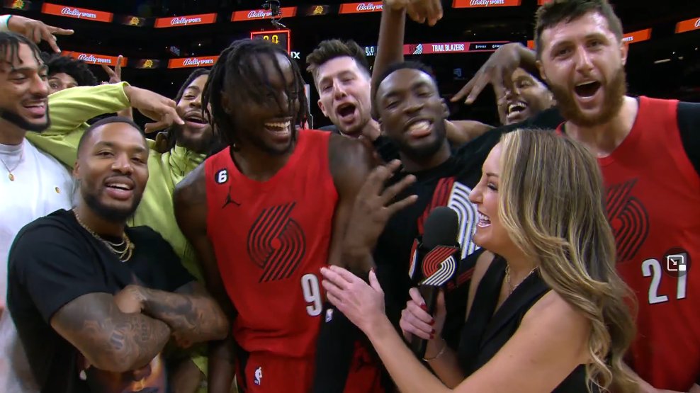 MIRA LO QUE ES ESTA FOTO, POR FAVOR

ESTE EQUIPO ES UNA LOCURA