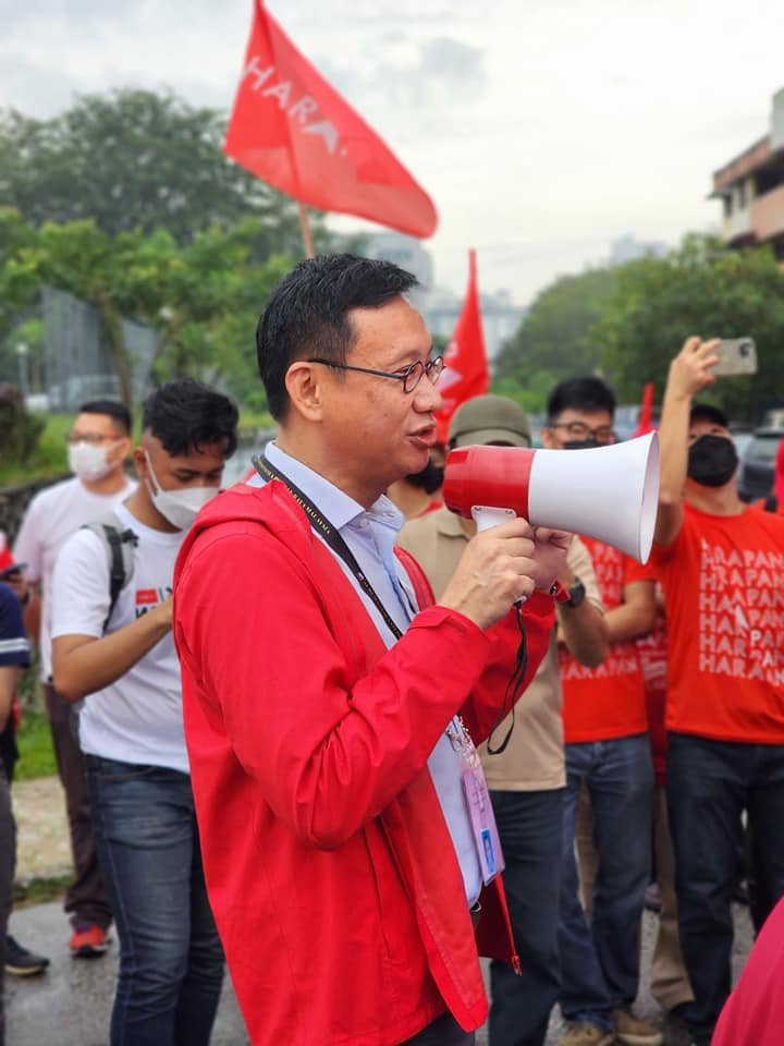 WongChen_MY's tweet photo. DECLARATION OF ASSETS 

My very first act as the Pakatan Harapan candidate for P.104 Subang is to declare my assets. This is to affirm my full commitment to financial transparency and accountability.
We cannot just talk about fighting corruption, we have to walk the talk.  (1/3) https://t.co/CGKPqYixvA