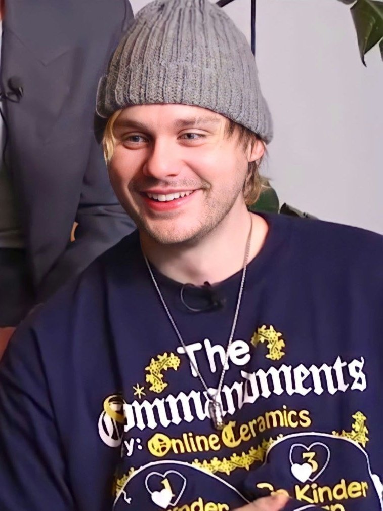 Michaelsmilebot's tweet photo. Michael's smile = happiness 🫶🏻 https://t.co/ONTewCTSxC