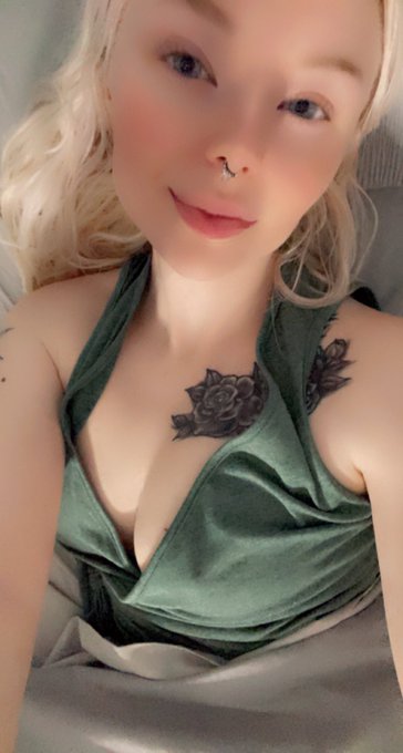 It&rsquo;s officially my bday! https://t.co/lOt1Pynqu5<a href="/tag/doggy"class="tags"><span>#doggy</span></a>