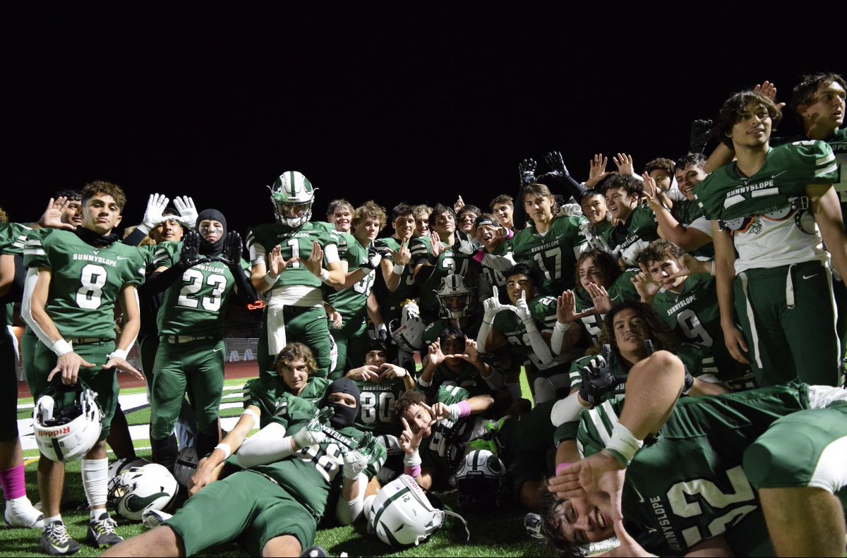 LukeMogaQB's tweet photo. So proud of this team! Great team win vs highly ranked Desert Mountain! Highlights tomorrow https://t.co/v5M4bT2VPD
