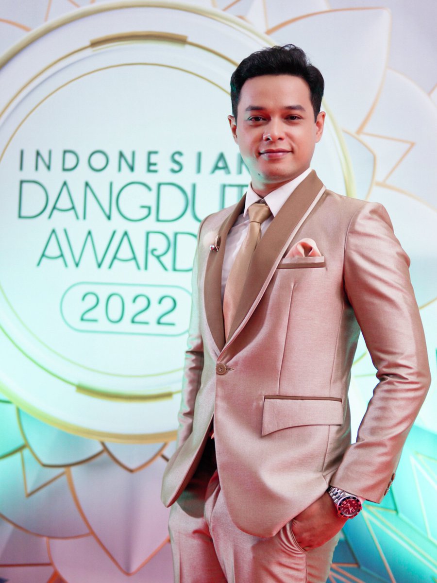 hazmanlover's tweet photo. #IndonesianDangdutAwards2022
#HazmanAlidrus @hazman_alidrus
#HazmanLovers @hai_lovers
#HAIProduction @HAIProductionMy https://t.co/ACfwtjZGwr