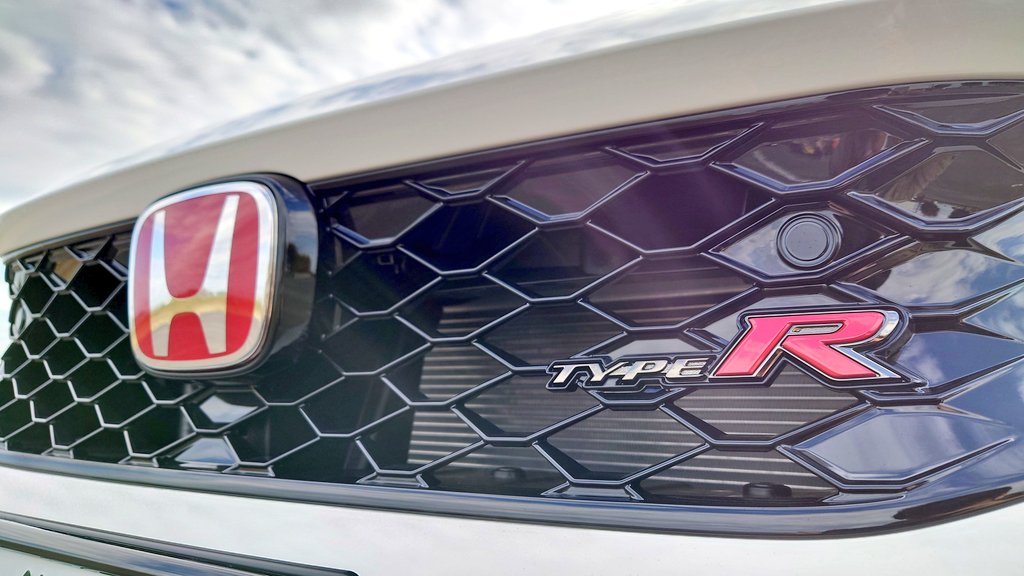 koke_ekok's tweet photo. FL5 シビックTYPE R納車となりました！
メチャクチャ楽しい！
#HONDA
#CIVICTYPER https://t.co/AOyJ5T1Mke