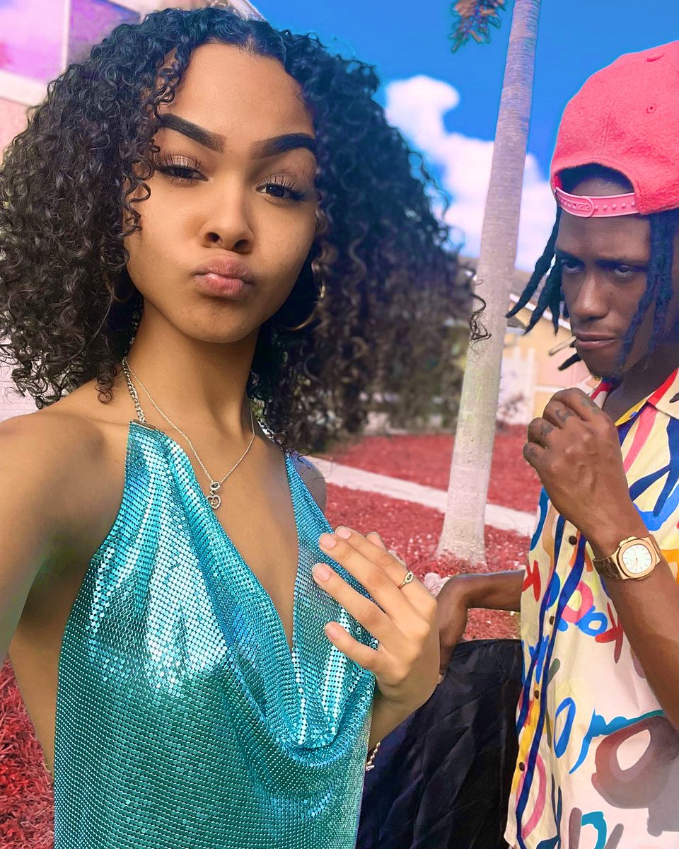 FutureModel's tweet photo. We fine fine 🤤👩🏼‍🎤👨🏾‍🎤 https://t.co/ruJAgSuZzP