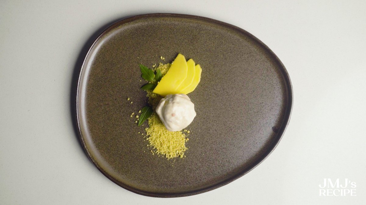 JMJlabel's tweet image. วันหยุดแบบนี้เหมาะกับการกิน "ไอศกรีม น้ำปลาหวาน" ที่สุด อย่ารอช้า ตามเจมส์ไปชิมใน #JMJsRECIPE กันได้เลย! 😊👉

 youtu.be/FEq1SIg2Nfw

#JamyJamess
#JMJLABEL