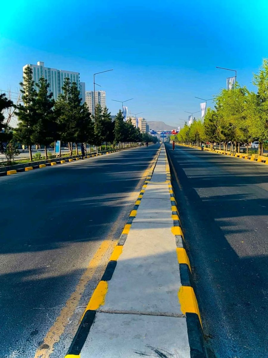 بنديزونه، هجرت، بمبار، چاپې، شهادتونه، قربانۍ، اقتصادي مشکلات دا ټول هغه څه وو چې موږ په تېرو شلو کلونو کې تجربه کړل، موږ يې پر وړاندې صبر وکړ د الله ج وعدې له موږ سره ريښتني وې.
اوس وطن رغوو،سيالان به جوړيږو او موږ به بيا لوى افغانستان ياديږو.