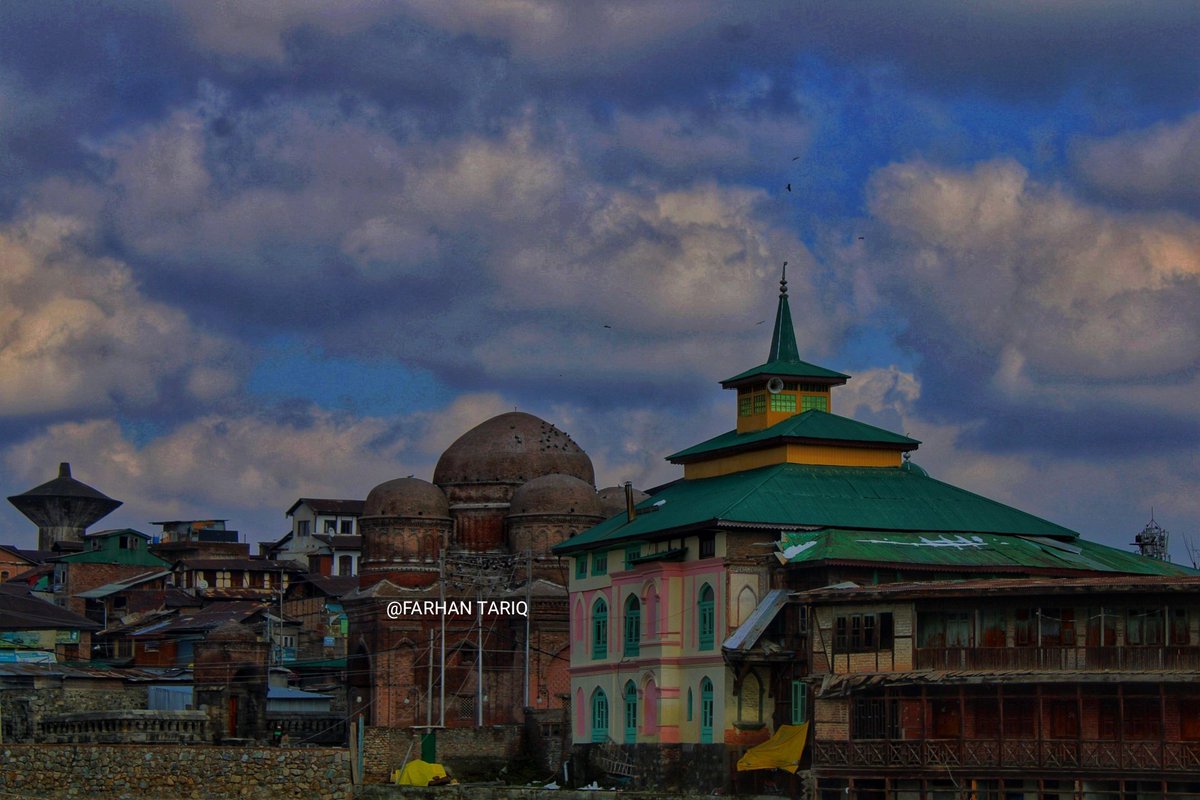 Faru_farhaan_01's tweet photo. PHOTO📸 @Faru_farhaan_01 
#Srinagar #Kashmir #Kashmiri #photographer #photography #photographylovers #photojournalism #canonphotography #Canon #Downtown #JammuKashmir #beautiful #beauty #Twitter #heritge #jktourism  #jkbank #everydayindia 
@Canon_India @CanonUKandIE @Canon https://t.co/jd68pftNQj