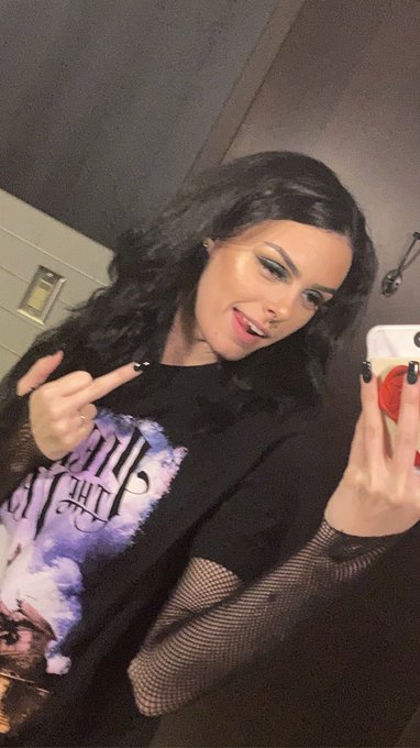 Tipsy at the bar 😜😈 https://t.co/jKppSbMq5g