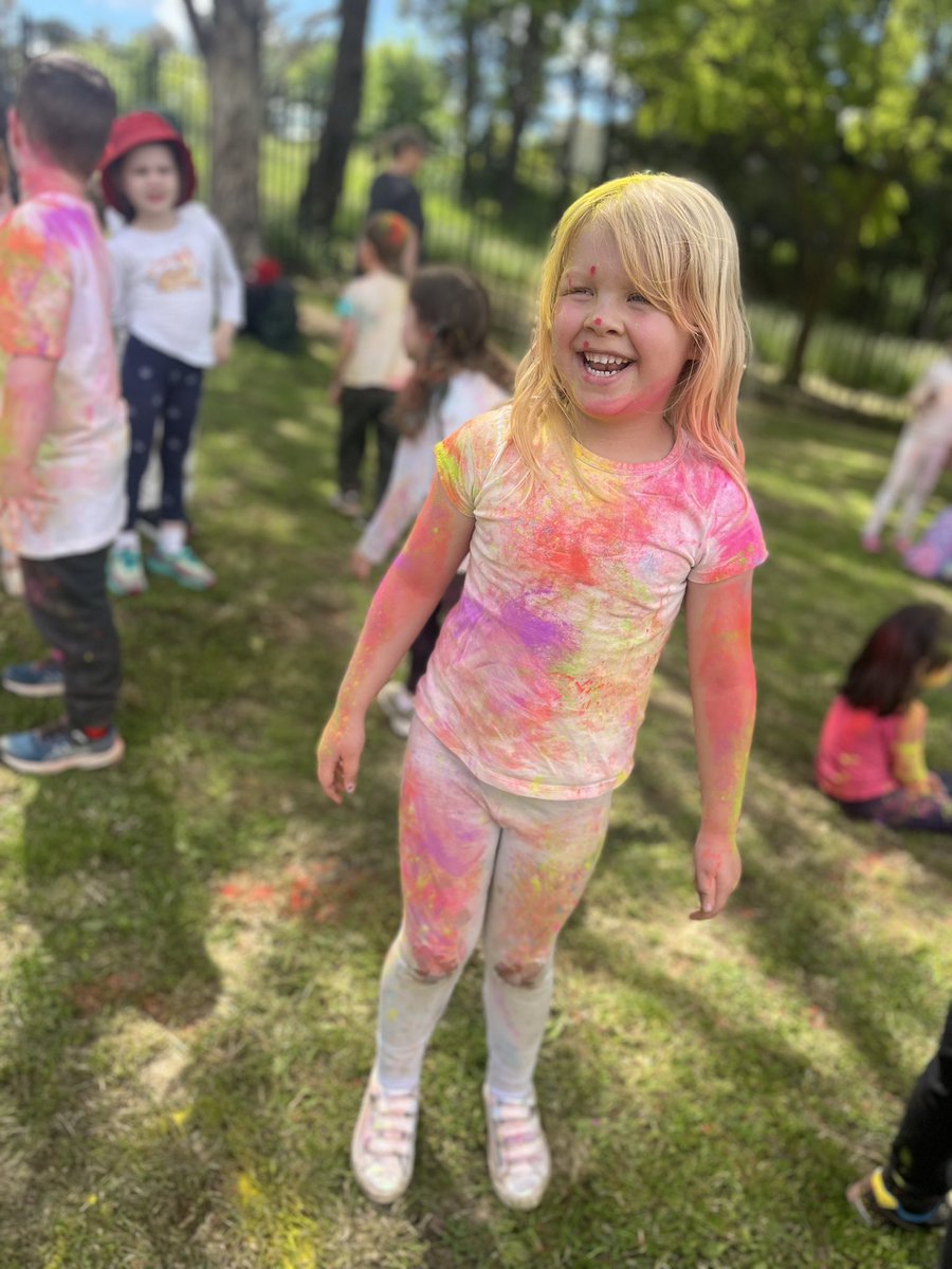MacgregorPS's tweet image. 🌈 Colour + movement = joy! 🌈 #ColourFunRun2022 💥 #Fridayafternoonsspentwell