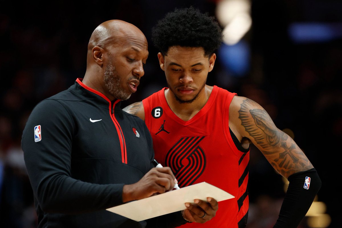 Dame_Time1023's tweet photo. Coach Of The Year https://t.co/ZeCQwjOihL