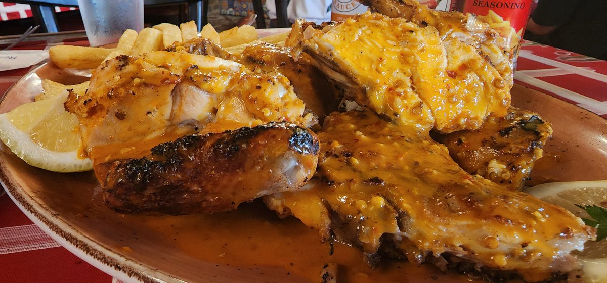 Devi_HQ's tweet photo. #SaturdayLunch
#Calistos #Gillview
#PeriPeriSauce (in the bottle)
Nothing left to say.
If you know. You know.
#OG https://t.co/d7oWzA9gls