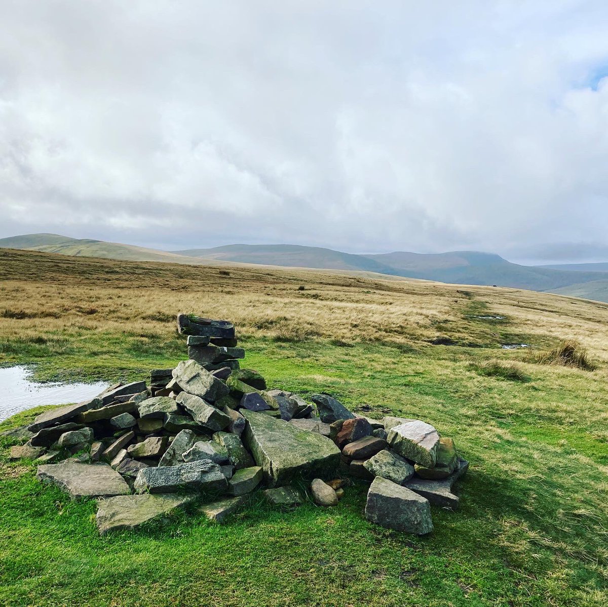 40Summits's tweet photo. Last weeks summits // Craig Cerrig-gleisiad (629m) // The second summit on our final hike last week and a fairly easy walk after the mud of Fan Fawr… From here our final summit was in sight! … #breconbeacons #fforestfawr #wales #craigcerriggleisiad #summit #hiking https://t.co/aXwzodFzhC