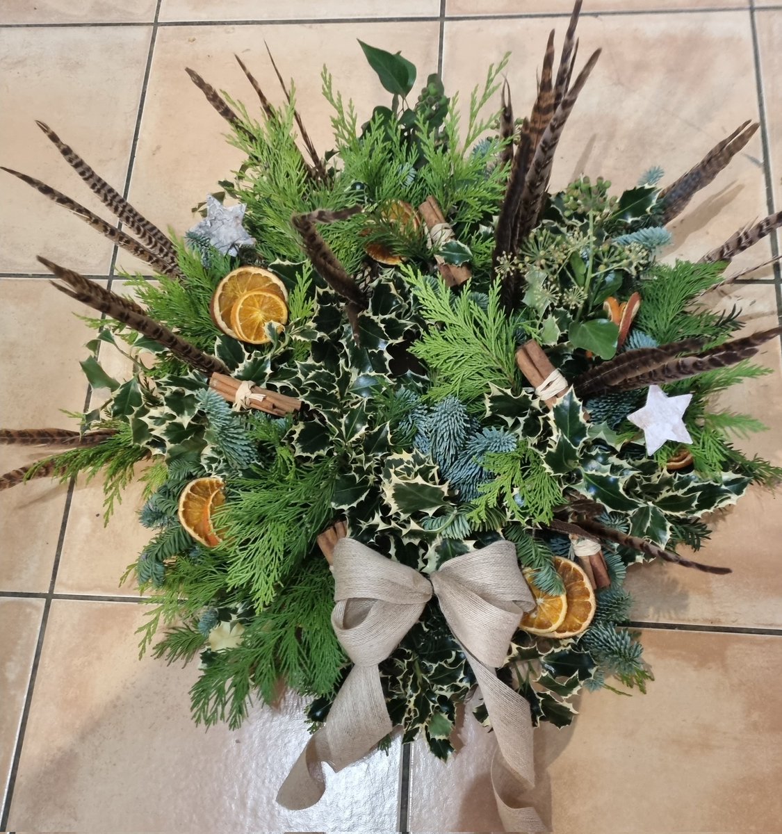 DarfieldMuseum's tweet photo. #createyourownchristmaswreath @LornaDarfield @BarnsleyHC1 

Make your own unique Christmas Wreath.  Look at the poster on our Twitter page for details.

We made these last year! https://t.co/N82AwH3swO