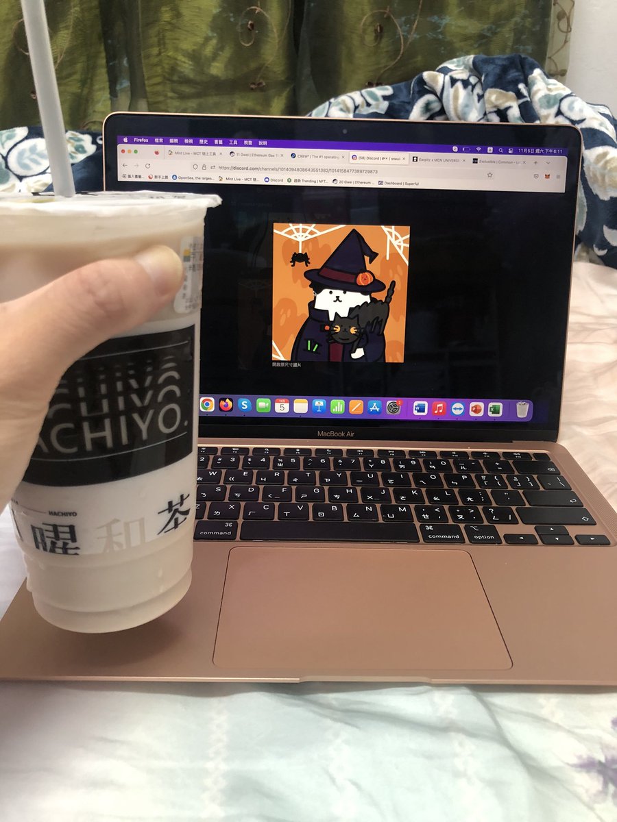 《为自由干杯》
庆祝疫情即将解封，与我们whiko城市线下见面会的小伙伴云举杯，只需电脑或手机打开一张whiko图片，举杯，配图。

🔥抽3个WHIKO NFT，截止时间24小时
<a href="/WHIKO_LAND/">WHIKO LAND</a> #和WHIKO干一杯 <a href="/minimisue2022/">MiSue</a> 
@Broom_Zhou