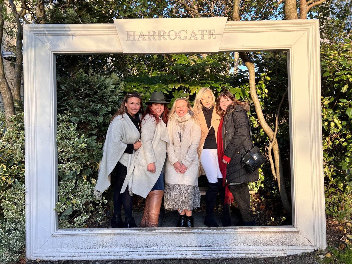 Lovely catching up with the amazing team that is ⁦<a href="/ThiefHole/">Jessica Barker</a>⁩ for some drinks and dinner ⁦<a href="/fatbadgerpub/">Fat Badger</a>⁩ #Harrogate yesterday.  Such lovely people 😘