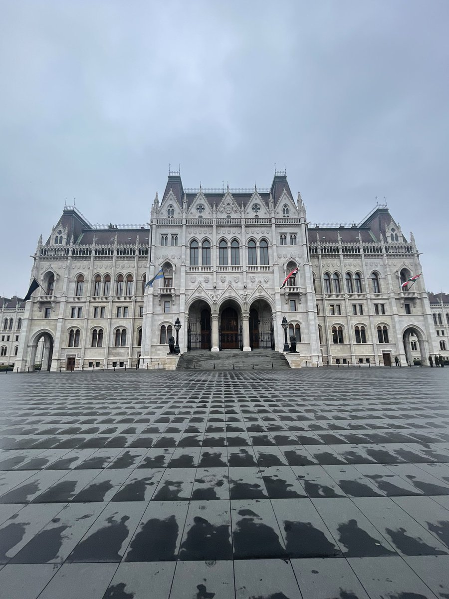 debug_mode's tweet photo. Hungary Parliament 🇭🇺
📍 Parlamento Budapest , Budapest Hungary 🇭🇺
Shot on #iPhone , #nofiltrer , #hungray , #budapest #djclicks https://t.co/Zm3msSv6my