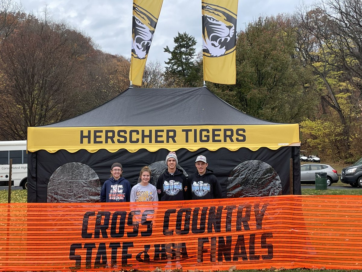 hhstigersXC's tweet photo. It’s time!! #raceday #stateday #gogracie #gobrayden!! #gotigers https://t.co/xr0c5HV1vu