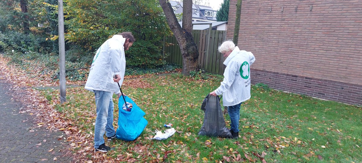 Ons mooie #Zeist is weer een stukje mooier! 💚 

Onze werkgroepleden hebben weer heel wat #zwerfafval van de straten opgeruimd. 🚮

Ook een keer meedoen? Stuur een mailtje naar zeist@partijvoordedieren.nl en hopelijk zien we je snel! 📧

#PvdD #PvdDZeist #cleanup