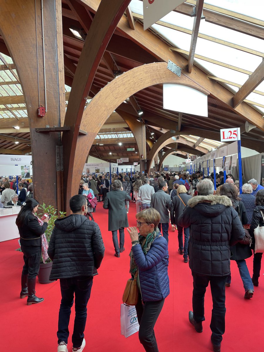 Incroyable #foiredulivre ⁦<a href="/FoirelivreBrive/">Foire du livre de Brive</a>⁩