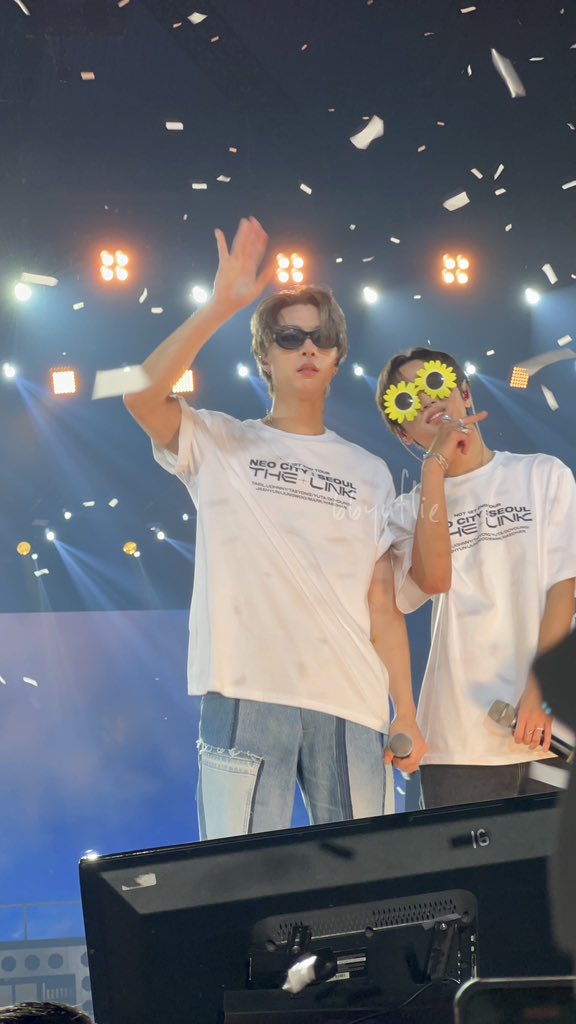 bbyuflie's tweet photo. Big bro with lil bro 💚 #TheLinkinJKT #HAECHAN #JOHNNY https://t.co/zQAHjmEQSn