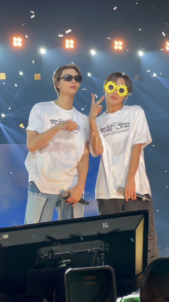 bbyuflie's tweet photo. Big bro with lil bro 💚 #TheLinkinJKT #HAECHAN #JOHNNY https://t.co/zQAHjmEQSn