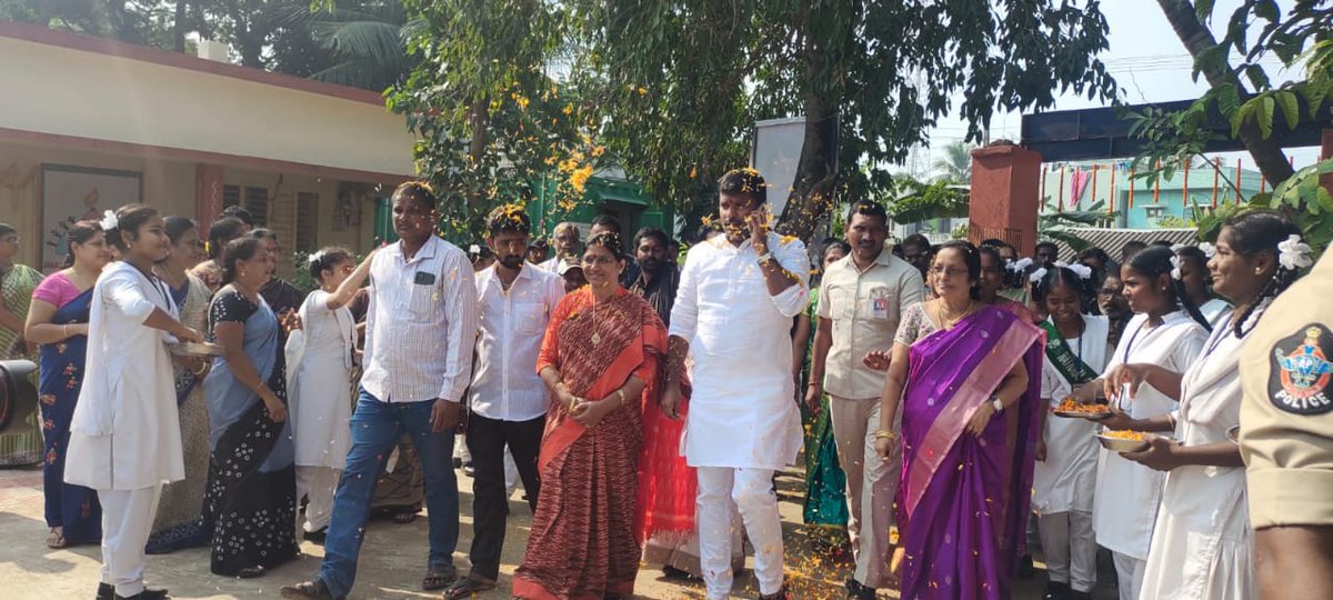 drbvsatyavathi's tweet photo. గౌరవ రాష్ట్ర పరిశ్రమలు మరియు పెట్టుబడుల శాఖ మాత్యులు @gudivadaamar గారితో కలిసి పాల్గొన్న గౌరవ అనకాపల్లి పార్లమెంట్ సభ్యురాలు డాక్టర్ శ్రీమతి సత్యవతమ్మ గారు #developmentactivities #AnakapalliLoksabha https://t.co/4CXKaQ58Y1